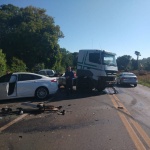Cinco veículos se envolveram no acidente – Foto: Corpo de Bombeiros
