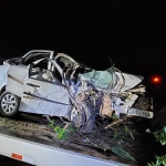 O carro que Isidoro conzudia ficou destruído. (Foto: Marcos Lewe/ Rádio 103 FM)
