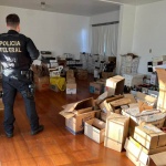 Os vinhos e agrotóxicos eram contrabandeados em Dionísio Cerqueira. — Foto: Polícia Federal 