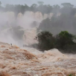 Cataratas do Iguaçu: vazão acima do normal interdita passarelas - Edi Emerson / Cataratas do Iguaçu S.A/