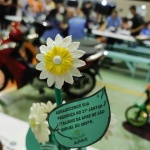 Flores confeccionadas pelos educandos da Apae de São Miguel do Oeste (Foto: Divulgação)