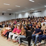 Convidados e familiares lotaram plenário da Câmara para acompanhar sessão solene / Foto: Julio Tiezerini/Câmara de Vereadores