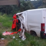 Motorista de um veículo Ducato foi socorrido desacordado - Bombeiros/Divulgação
