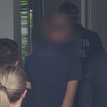 Autor do estupro foi levado até a sede da DPCAMI e logo depois foi conduzido ao Presídio Regional. (Foto: Marcos Lewe / Rádio 103 FM)