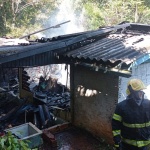 Casa foi completamente destruída em Seara (Foto: Corpo de Bombeiros)