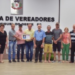 Família de Maria Batistell Dai Prai recebeu homenagem de Márcio Santin / Foto: Ascom