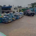 Centenas de pacotes de maconha foram encontrados pela PRF (Foto: PRF-SC, Divulgação)