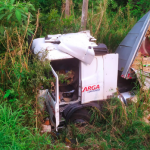 Motorista foi socorrido com ferimentos (Foto: Corpo de Bombeiros)