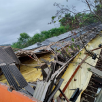 Estrutura de aviário foi totalmente danificada (Fotos: Divulgação)