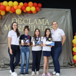 Da esquerda para direita: Carmem Lúcia Brandalis (resp. biblioteca), Yara Lisa Gheno (3º lugar), Alana Cristina Joner (2º lugar), Valentini Zanivan de Oliveira (1º lugar) e Rosi Inácia Reichert Heineck (Dir. de Cultura)