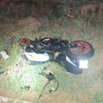 Condutor da motocicleta morreu no local do acidente (Foto: Corpo de Bombeiros)
