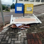 Descarte realizado na esquina da Rua XV de Novembro com a Rua Pastor Armando Klaas. Foto: Celso Antônio Ledur