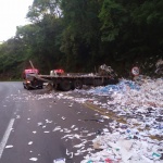Homem de 36 anos dirigia o caminhão (Foto: Corpo de Bombeiros)