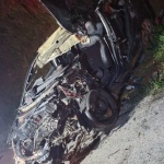 Automóvel onde as vítimas estavam ficou destruído (Fotos: Corpo de Bombeiros)