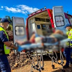 Suspeito sendo atendido pelo Corpo de Bombeiros / Foto: Marcos de Lima / WH Comunicações