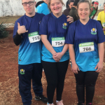 Alessandra  Henig e Eluana Canova participaram das provas de corrida nos 50 metros  e 100 metros, além do arremesso de peso; Anderson Hack competiu no arremesso de peso e na corrida 100 metros. Foto: Divulgação/APAE de Maravilha