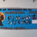 Escolas da rede municipal realizaram atividades no decorrer do ano. Neste momento, o Centro Educacional Vereador Raymundo Veit conta com um painel onde as bonecas Abayomi estão em exposição. Abayomi significa ‘Encontro precioso’, em Iorubá (Portal Geledés)