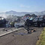 ois carros se envolveram no grave acidente (Foto: SC em Fotos, Reprodução) 