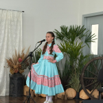 Laura Luiza Neu durante a Declamação da Prenda Mirim. Foto: Divulgação