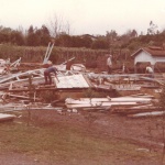 Pavilhão de madeira na Av. Anita Garibaldi foi destruído durante o vendaval de 1984, em Maravilha. Foto: Arquivo Congregação.