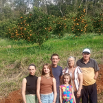 Família carrega o orgulho de contribuir com a alimentação escolar por meio do trabalho desenvolvido na propriedade. Foto: Arquivo pessoal