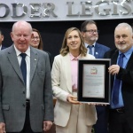 Entrega de homenagem a Neiva Rosa Schaefer, diretora executiva. Foto: Tamara Finardi/ WH Comunicações/ Líder
