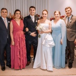 Junto ao casal, os pais do noivo, Claudinei e Eliane (em memória), e os pais da noiva, Dilva e Carlos (Foto: Divulgação)