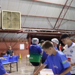 Refeições são servidas no Ginásio Tomatão. Foto: Tamara Finardi/ O Líder/ WH Comunicações