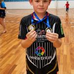 Aos 9 anos, em um mesmo dia foi campeão no campo e na quadra, momento que segue influenciando em sua trajetória até os dias atuais. Foto: Arquivo pessoal