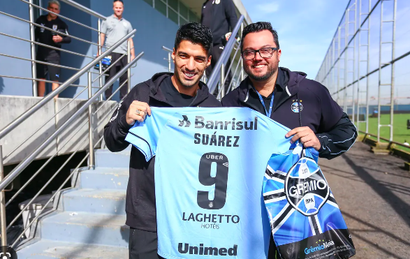 Grêmio fatura alto com venda de camisas autografadas por Luis Suárez; veja  valores