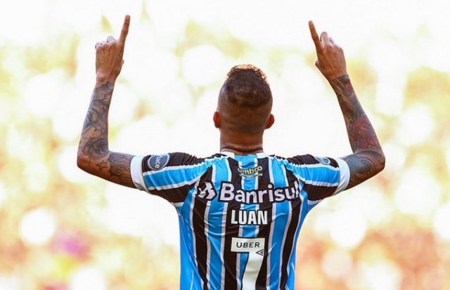 Meia-atacante Luan retorna ao Grêmio e assina até o final da temporada