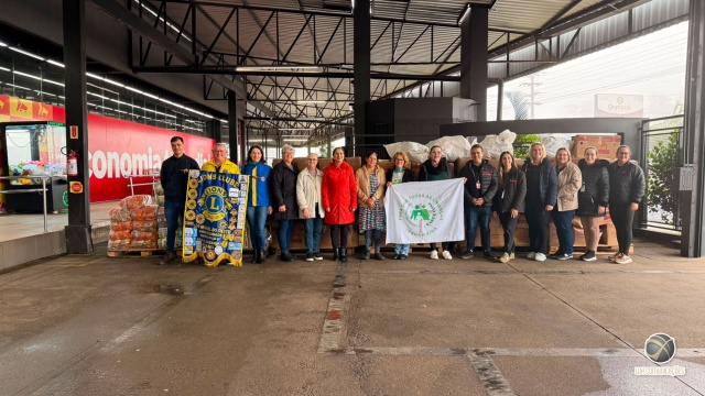 Grupo Imperial entrega uma tonelada de alimentos e cerca de 5 mil peças arrecadadas na campanha "Nem Frio Nem Fome" em São Miguel do Oeste