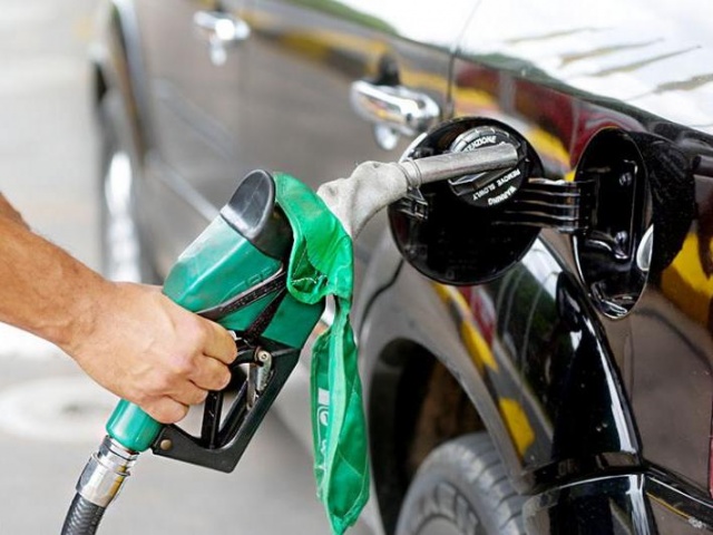 Petrobras deve aumentar preço da gasolina em breve, diz presidente da estatal