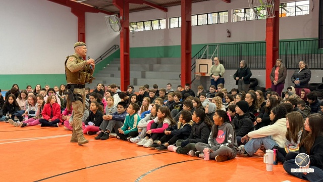 Polícia Militar promove palestra sobre segurança no trânsito para alunos da Escola Juscelino Kubitschek