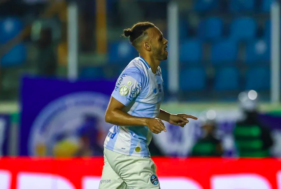 Grêmio goleia o Confiança por 3 a 0 e garante vaga nas oitavas da Copa do Brasil