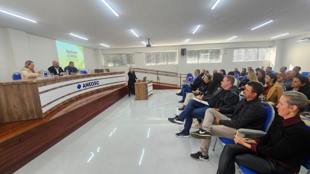 Ameosc promove encontro com secretário de Estado da Saúde e lideranças regionais