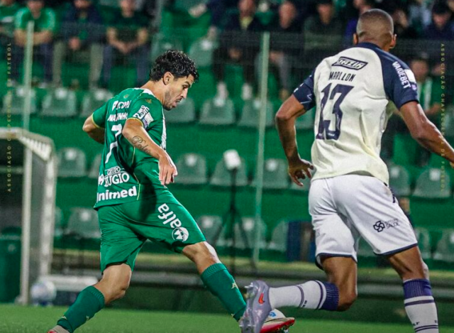 Chapecoense sofre virada no fim, perde para o Remo na Arena Condá e amplia pressão no Brasileirão