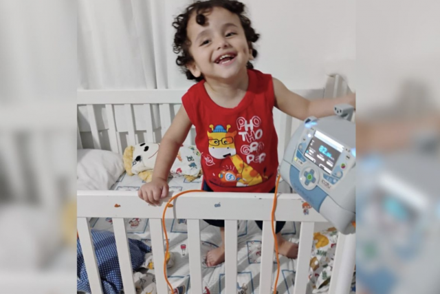 Menino de Chapecó vive com alimentação pela veia e tratamento supera R$ 270 mil por ano